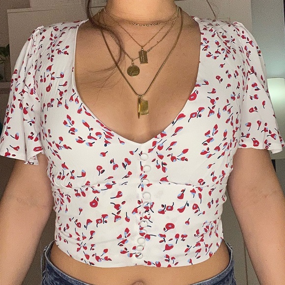 Olivia + James white short sleeve top size M, red and light blue flower buds - Picture 3 of 5